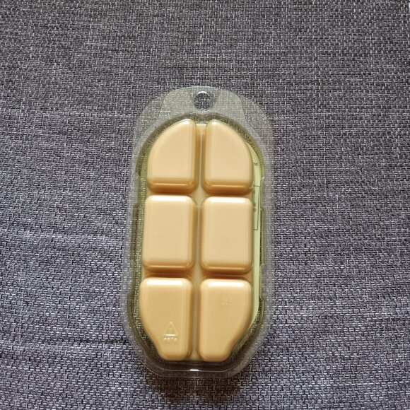 Febreze Wax Melts Refills (6 Pieces) - Picture 4 of 6